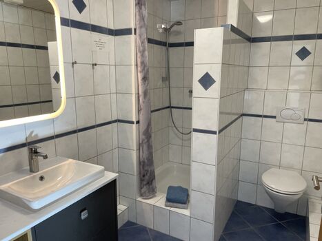 Badezimmer Erdgeschoß Bild 3