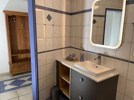 Badezimmer Erdgeschoß Bild 2