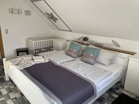 Schlafzimmer 1 Bild 2