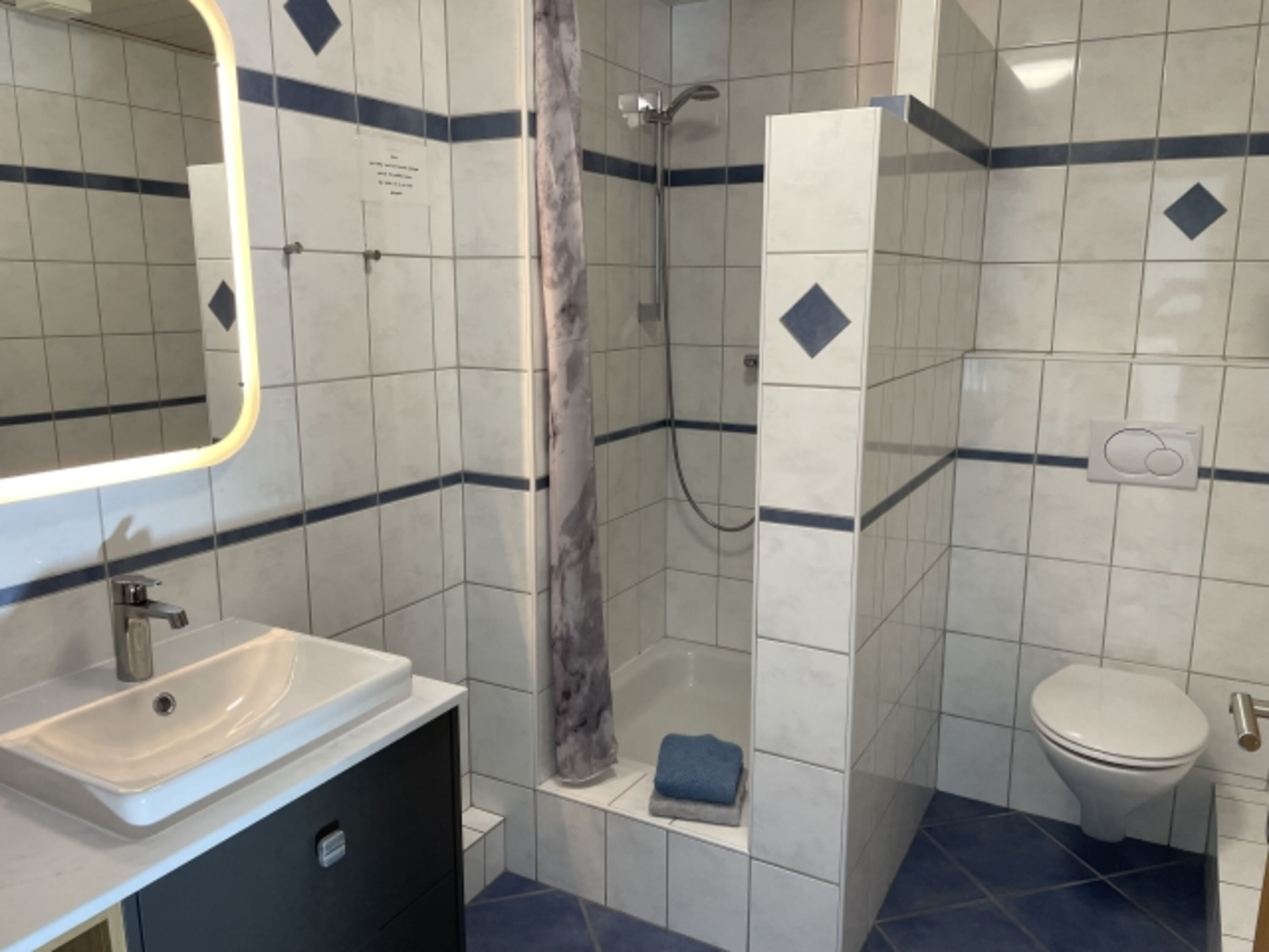 Badezimmer Erdgeschoß Bild 3