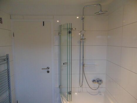 Bad mit Wanne/Dusche