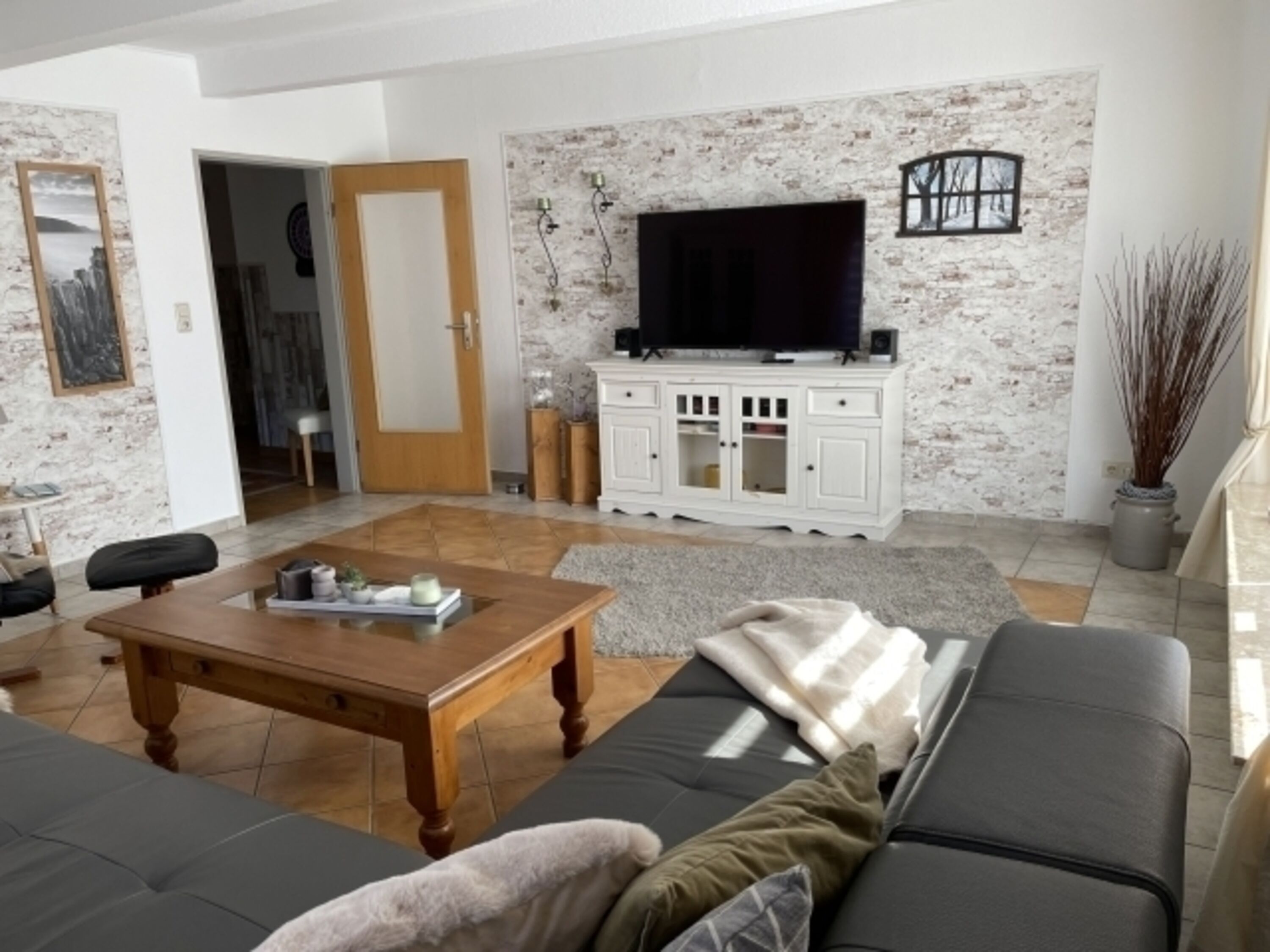 Wohnzimmer Bild 1