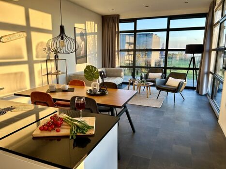 Kochinsel mit Blick auf's Wasser