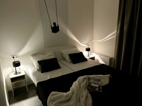 zwei geräumige Schlafzimmer