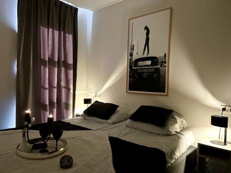 mit perfekt verdunkelnden Vorhängen