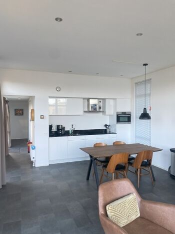 großzügiger, heller Wohn- und Essbereich