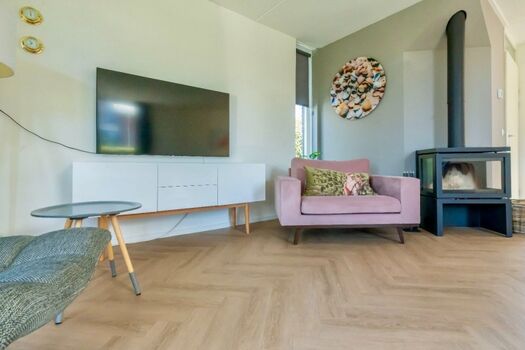 SMART TV mit NETFLIX und vielen deutschen Sendern