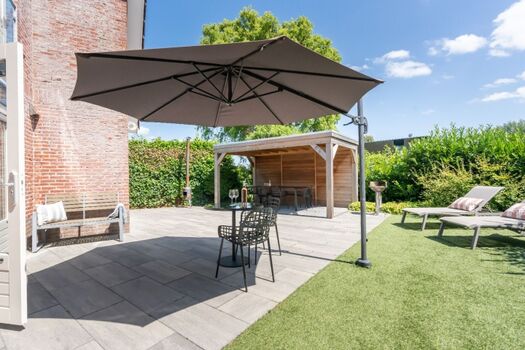 Der neu angelegte, eingezäunte Garten