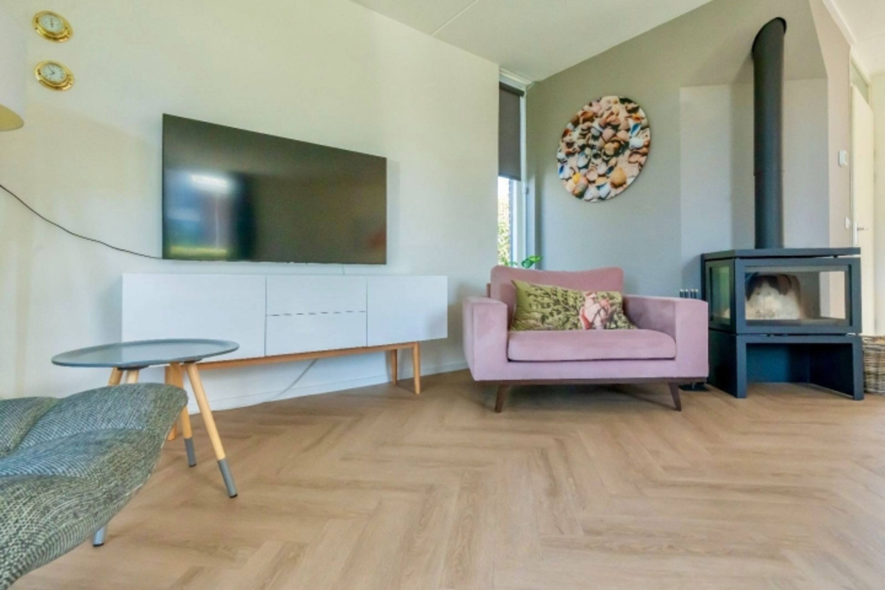 SMART TV mit NETFLIX und vielen deutschen Sendern