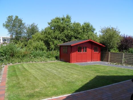 Garten mit Gartenhaus für Räderund mehr