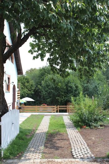 Einfahrt  Parkplätze