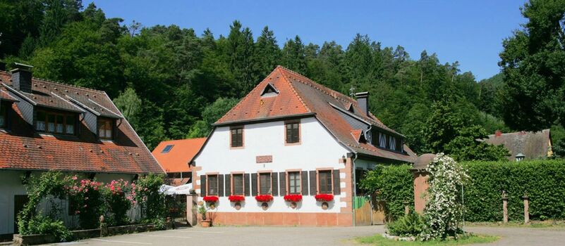 Anwesen Sommerresidenz mit Parkplatz