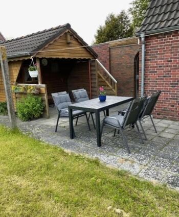 Gartenansicht mit Terasse