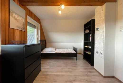 Zimmer mit 2 Einzelbetten 2/2 im OG