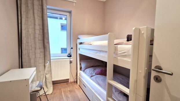 Kleines Schlafzimmer mit Etagenbett