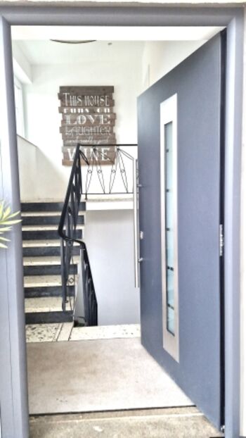 Hauseingang und Treppenhaus