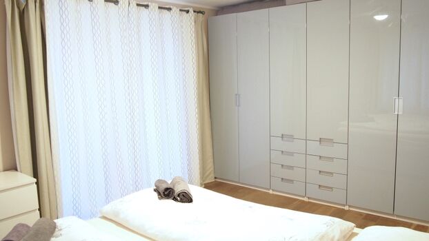 Kleiderschrank im Schlafzimmer 