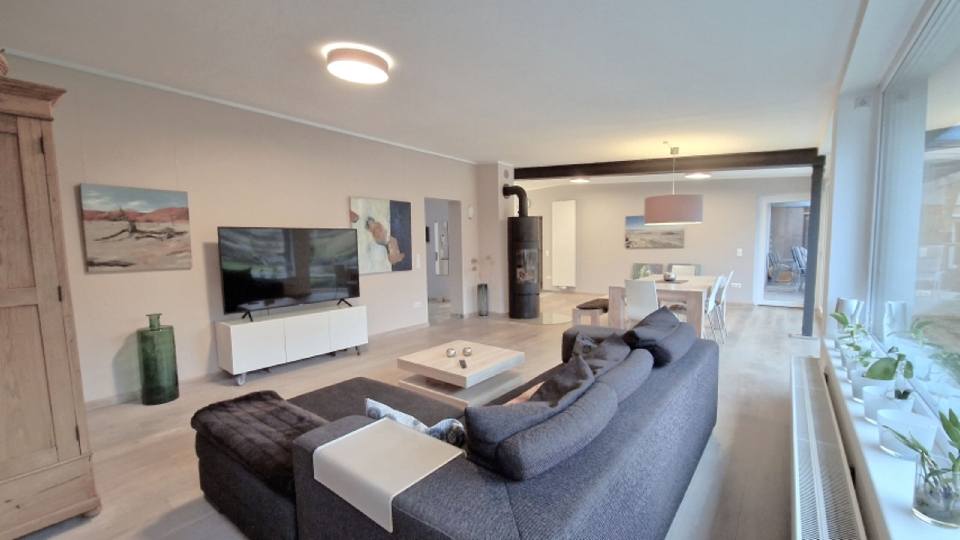 Großzügiges Wohnzimmer