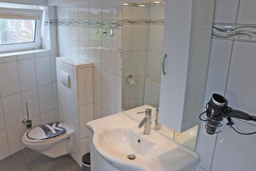 Badezimmer mit großer Dusche