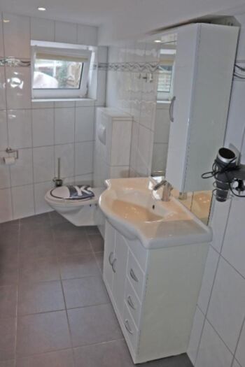 Badezimmer mit großer Dusche