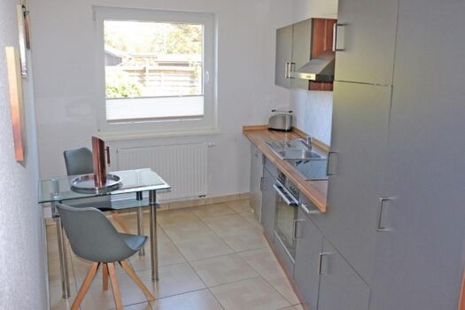 Küche mit zusätzlichen Esstisch