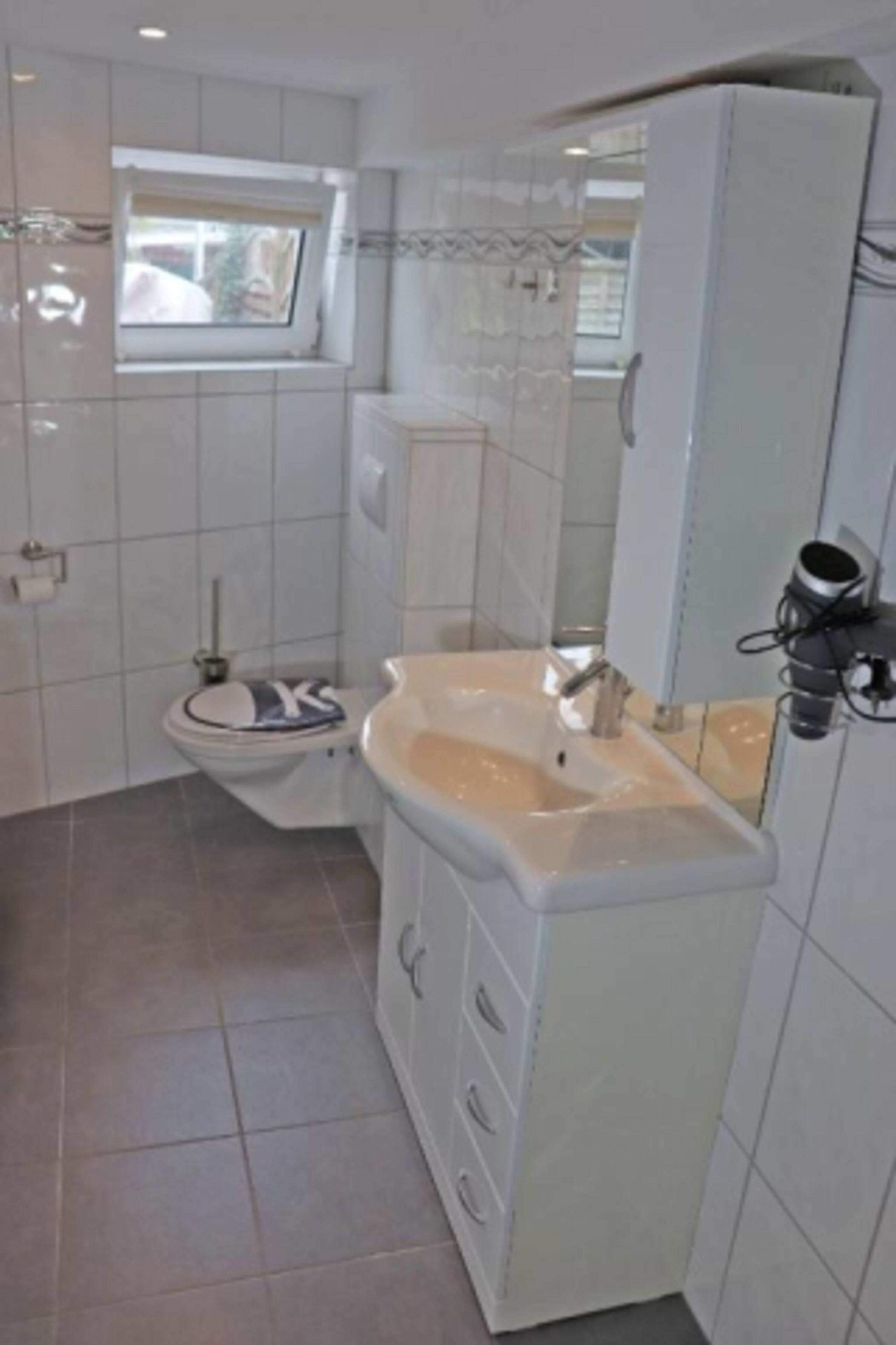 Badezimmer mit großer Dusche