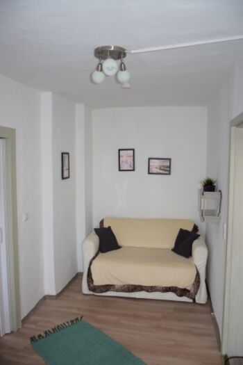 Schlafsofa im kleinen Schlafzimmer