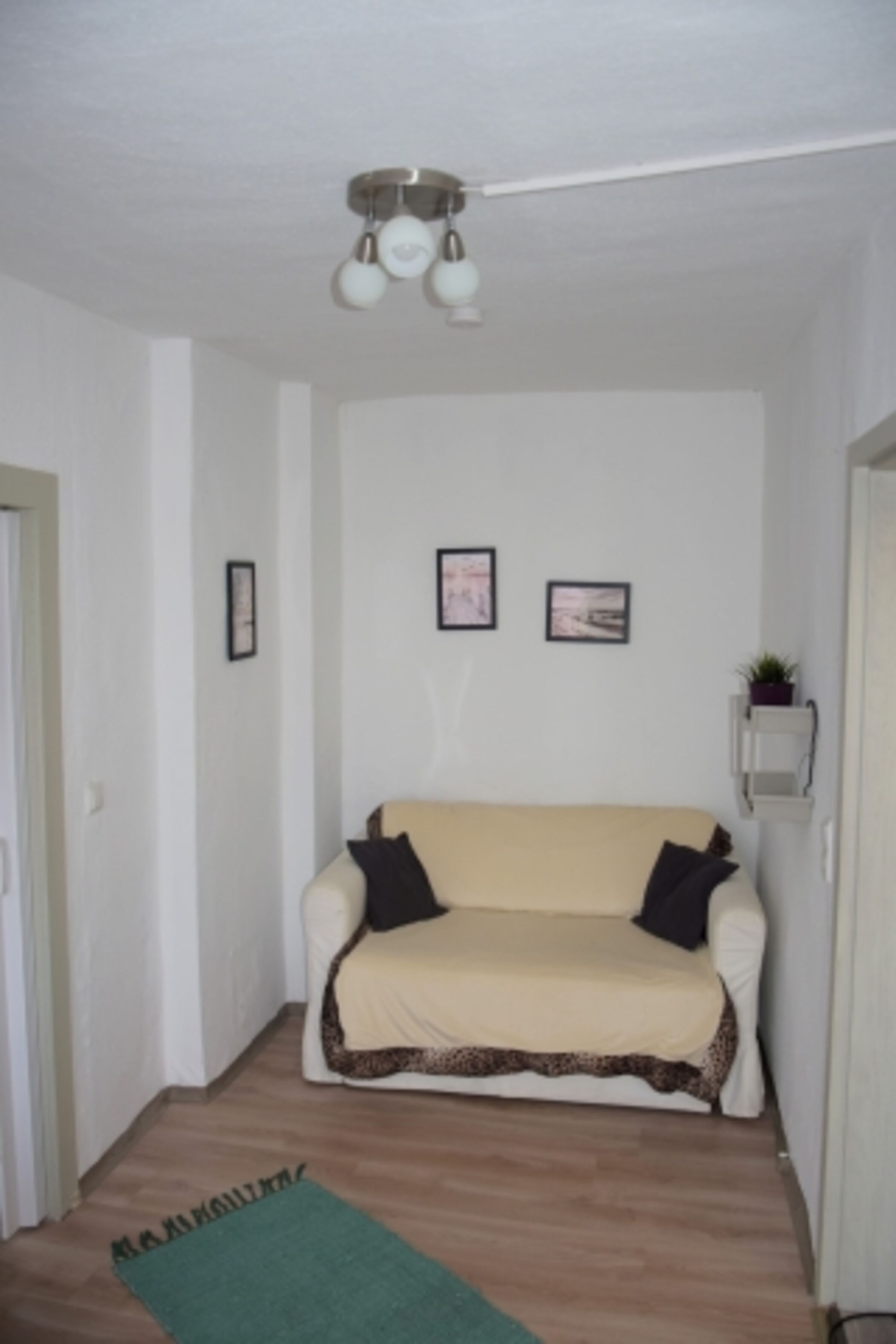 Schlafsofa im kleinen Schlafzimmer