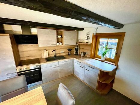 Küche (Spülmaschiene,Microwelle,Kaffeemaschiene)