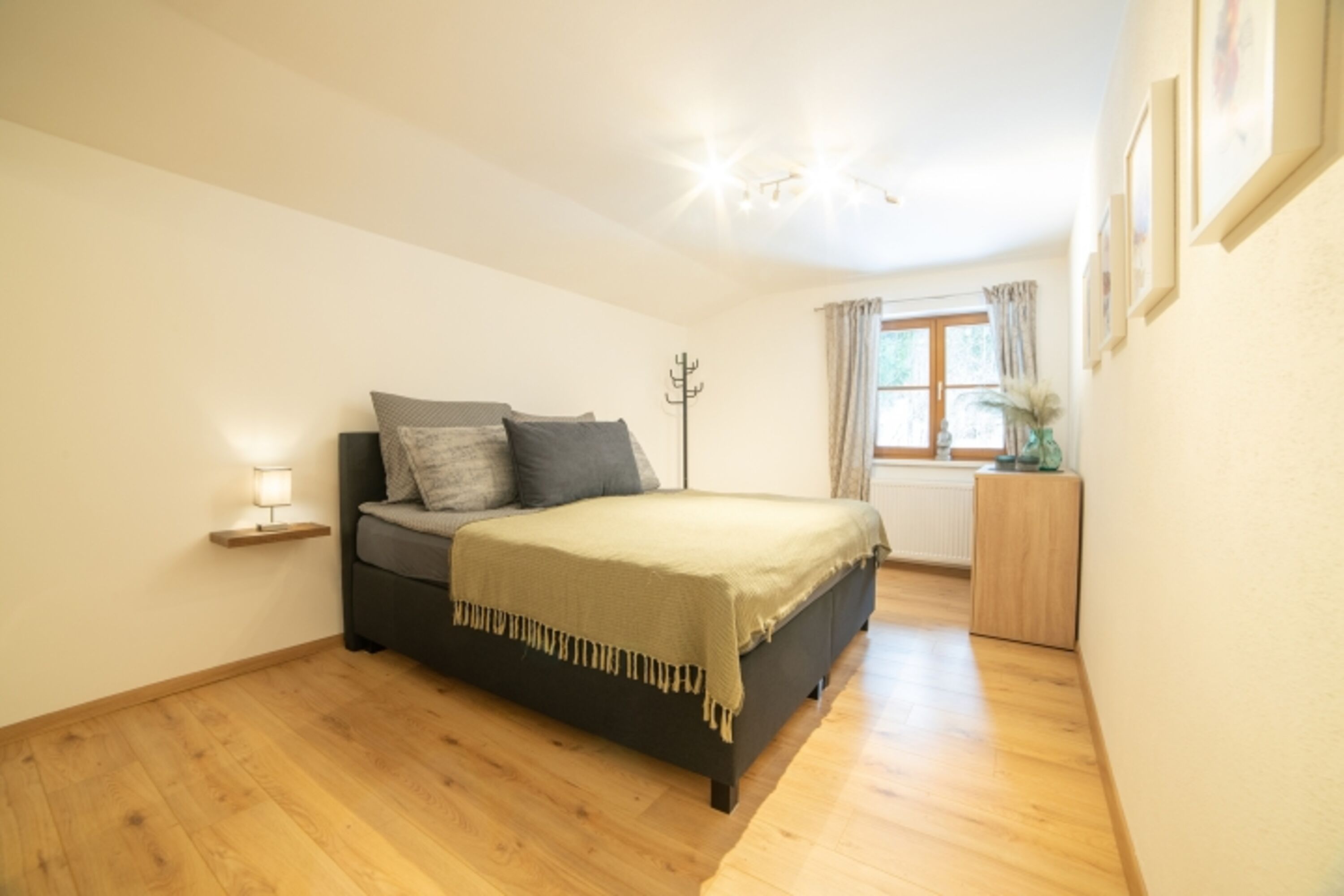 Schlafzimmer 1