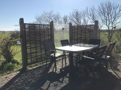 Südterrasse mit Gartenmöbel "Schafhus"