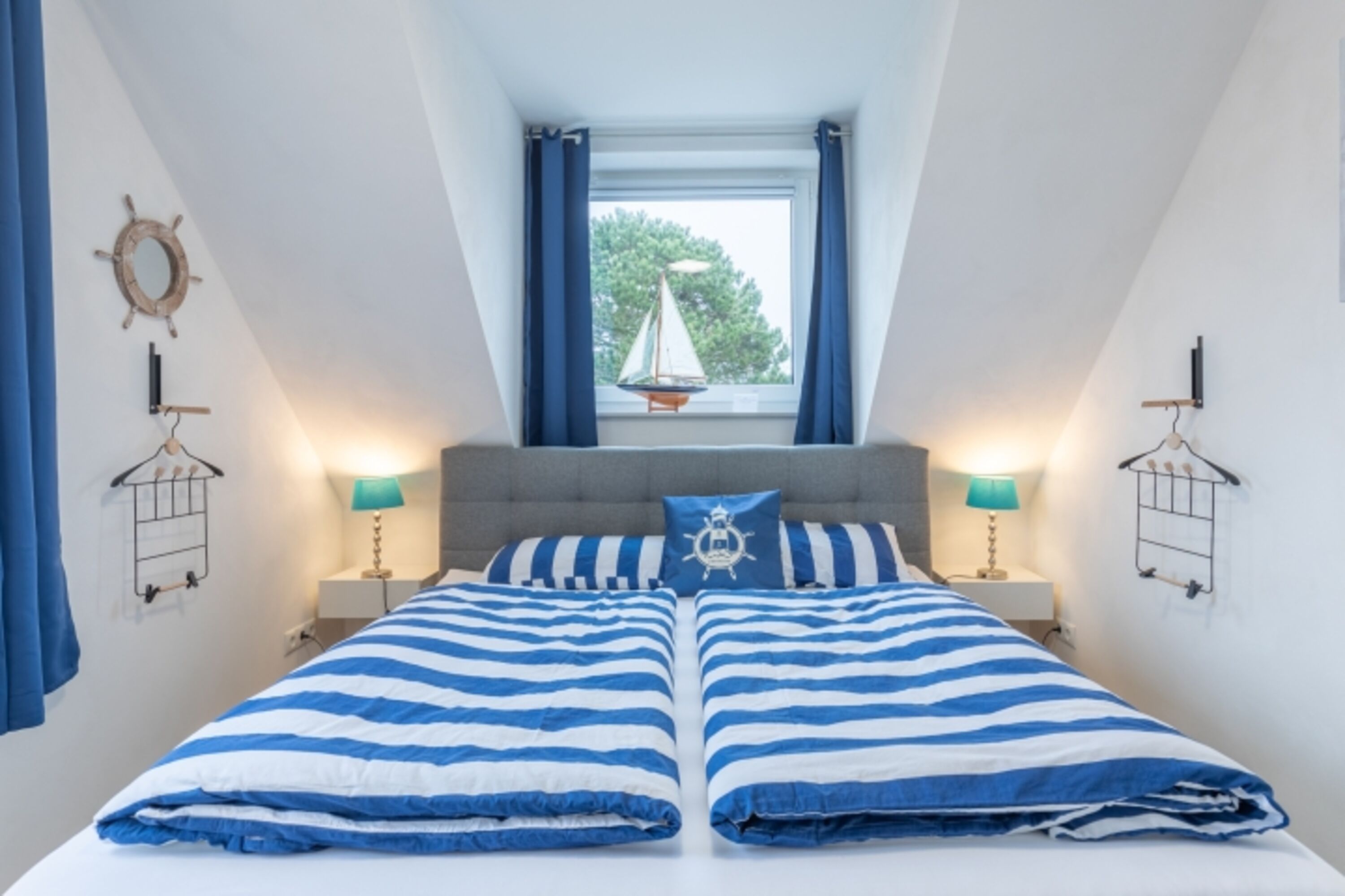Schlafzimmer 1