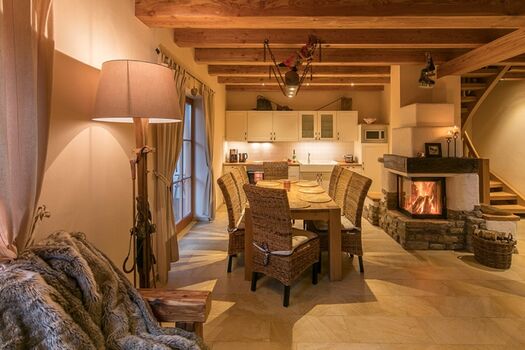 Küche mit Essbereich