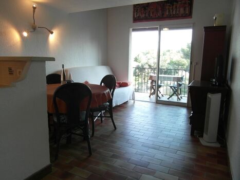 Wohnzimmer mit Blick zur Terrasse