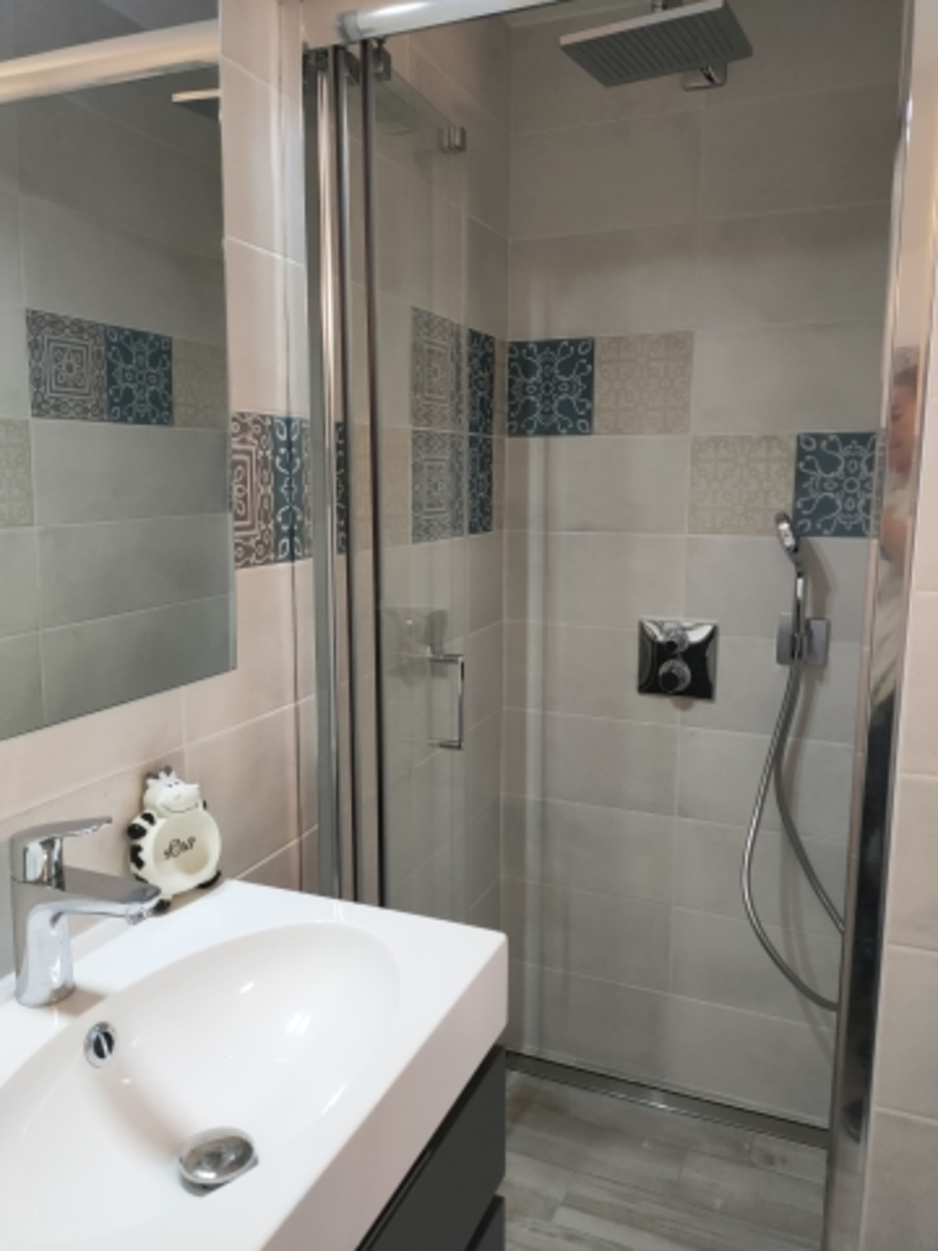 Neues modernes Badezimmer