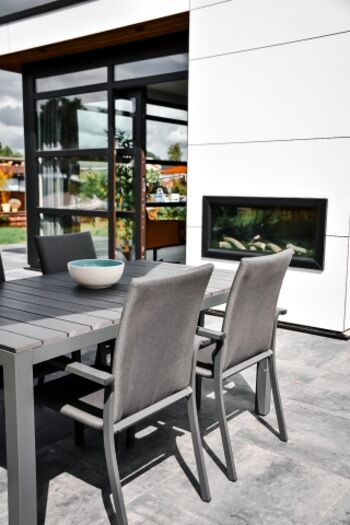 Terrasse mit Möbeln