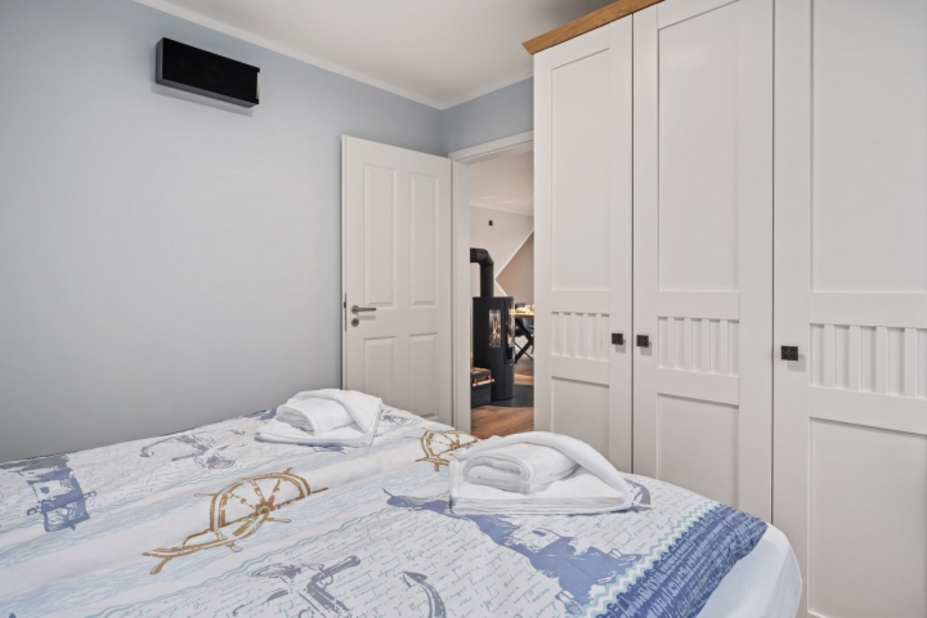 Schlafzimmer mit Kleiderschrank Ferienwohnung Windspiel