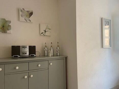 Kommode in Schlafzimmer 3