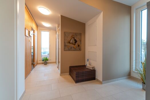 Wellnessbereich mit 3 Saunen und Duschen (Gemeinschaftsbereich) im DG