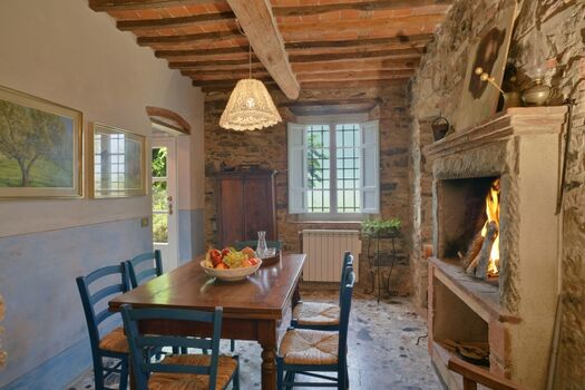 Esszimmer mit Kamin