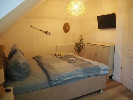 großes Elternschlafzimmer 