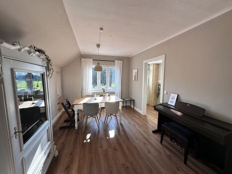 Esszimmer und Klavier