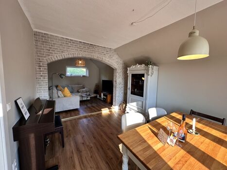 Wohnzimmer und Esszimmer