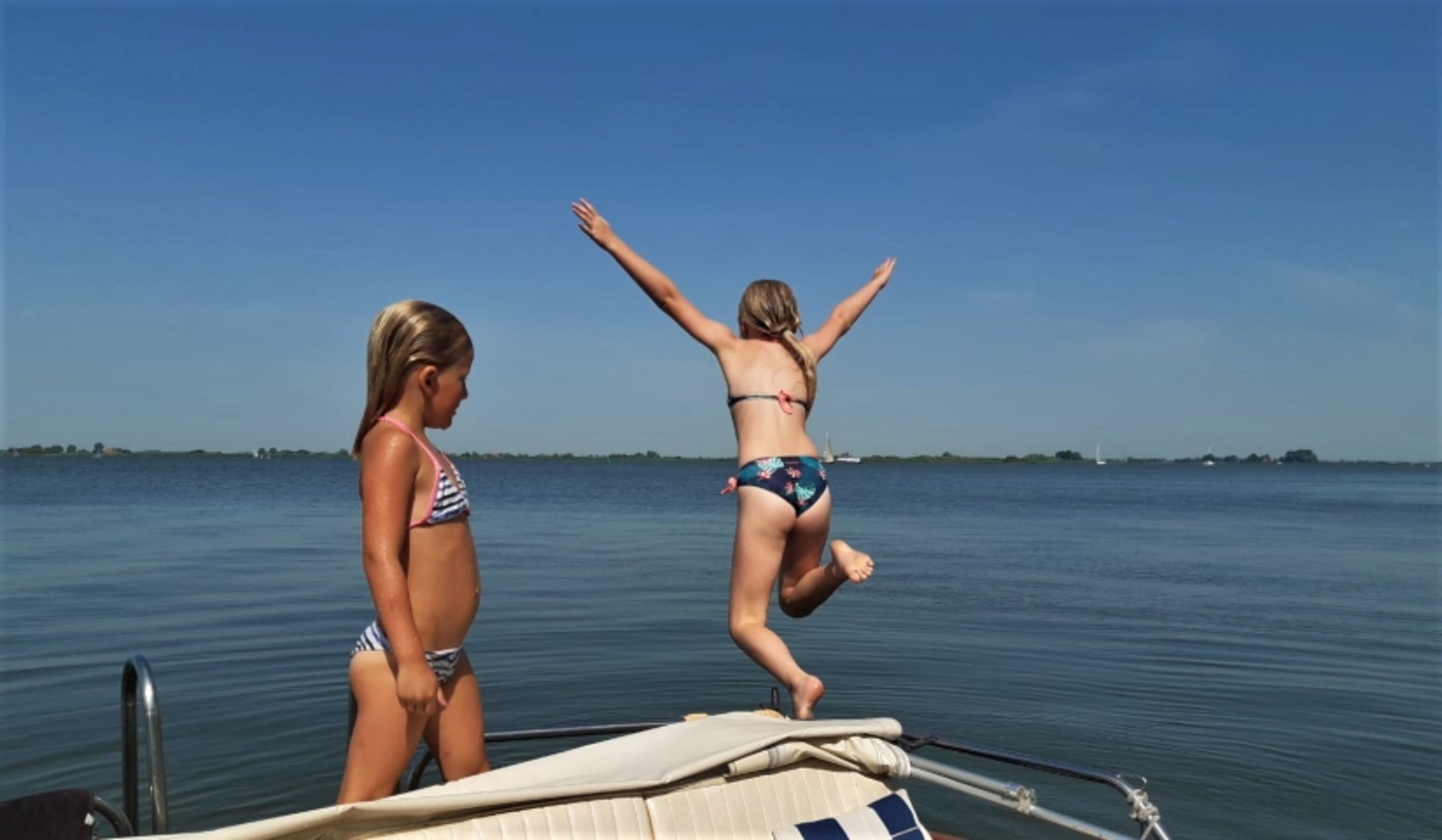 Schwimmen im See de Brekken