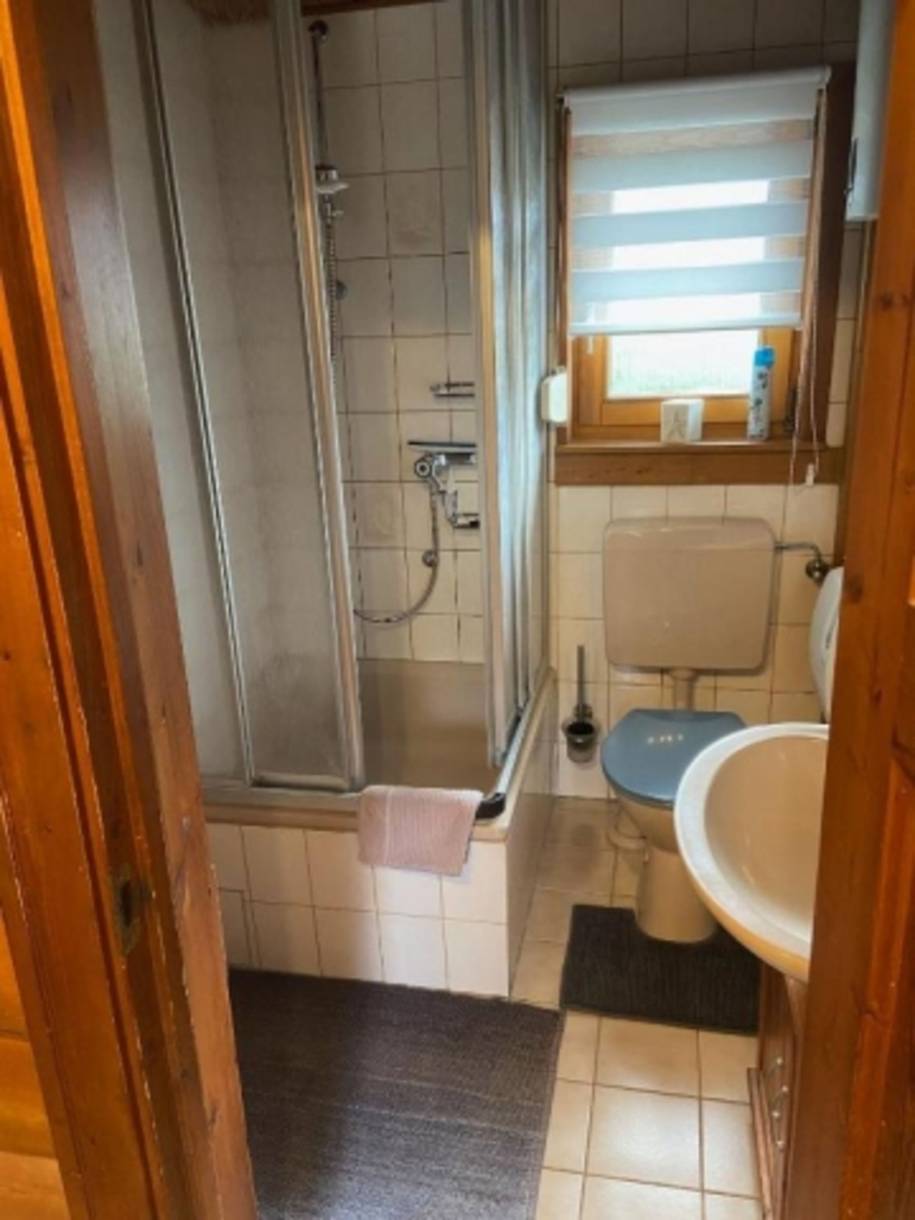 Badezimmer mit Dusche