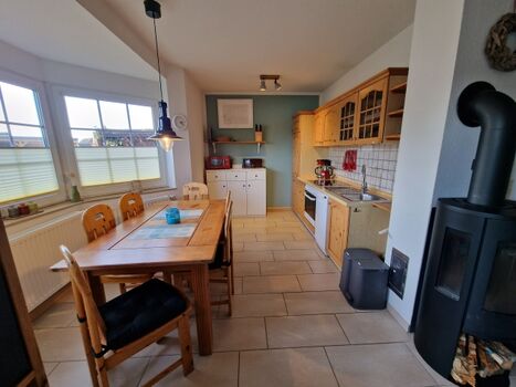  Vollausgestattete Küche (6 Sitzplätze) - Kinderstühle zusätzlich vorhanden