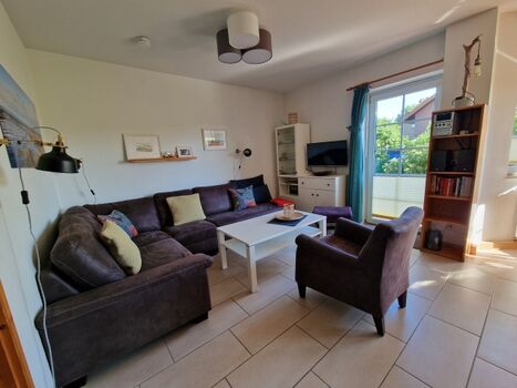 Gemütliches Wohnzimmer mit bequemer Sitzecke