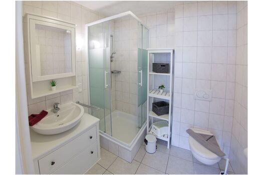 Helles freundliches Duschbad