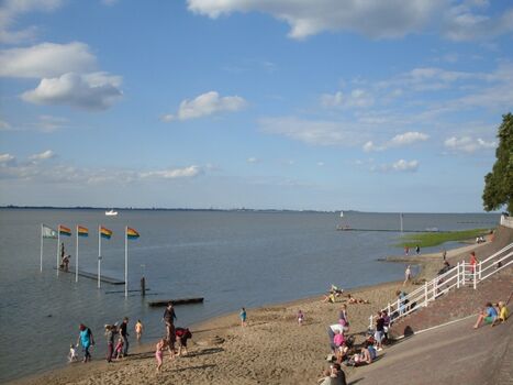 Buntes Treiben am Kurhausstrand