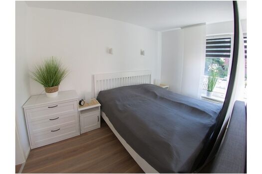 Perspektiver Schlafbereich mit Kommoden